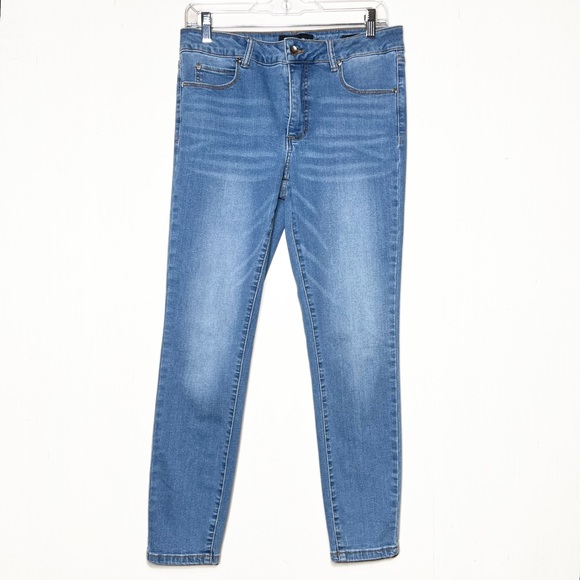 Tahari Denim - Tahari Slimming Mid Rise Medium Wash Cropped Skinny Jeans, Size 8, Size 29